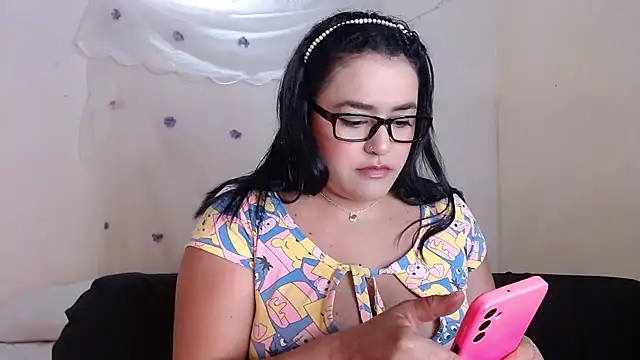 Snapshot of maraa_lee chatting on April 22, 2026, 9:43 pm maraa lee online show from April 22, 2026, 9:43 pm