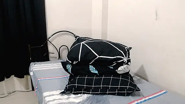 Nathalie Heartxoxo69 online show from January 17, 2026, 12:31 pm