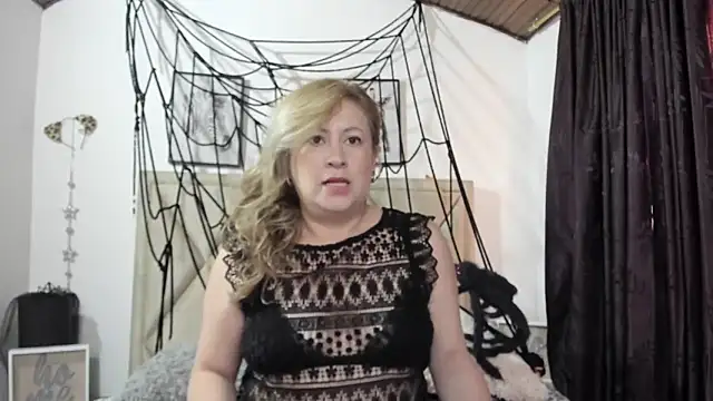 Snapshot of MonyCassius chatting on October 15, 2025, 12:02 pm MonyCassius online show from October 15, 2025, 12:02 pm