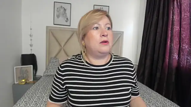 Snapshot of MonyCassius chatting on November 4, 2025, 12:42 pm MonyCassius online show from November 4, 2025, 12:42 pm