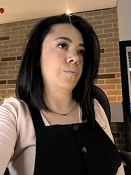 Snapshot of Bella_fournier chatting on November 26, 2025, 10:54 pm Bella fournier online show from November 26, 2025, 10:54 pm