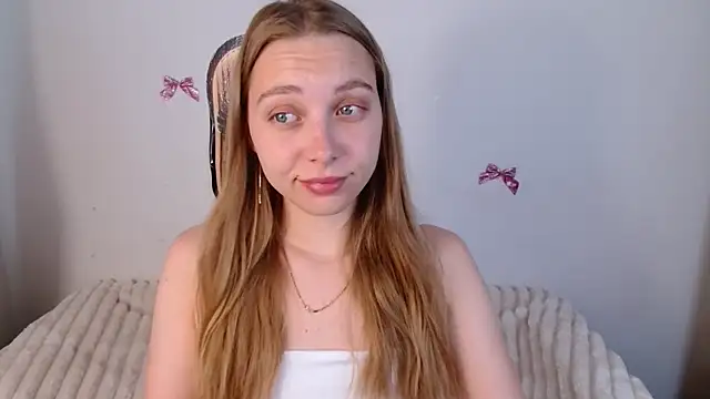 bellaa love  online show from June 4, 2026, 12:15 am
