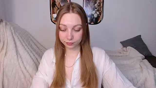 bellaa love  online show from April 8, 2026, 12:01 am