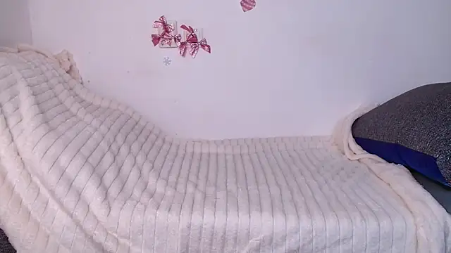 bellaa love  online show from March 23, 2026, 12:22 am