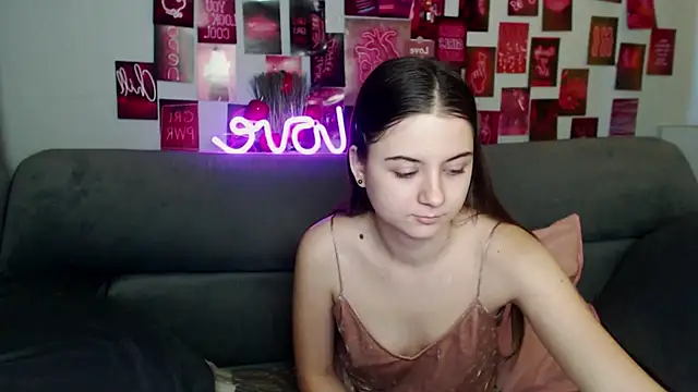 MilanaRoza online show from November 14, 2025, 5:55 am