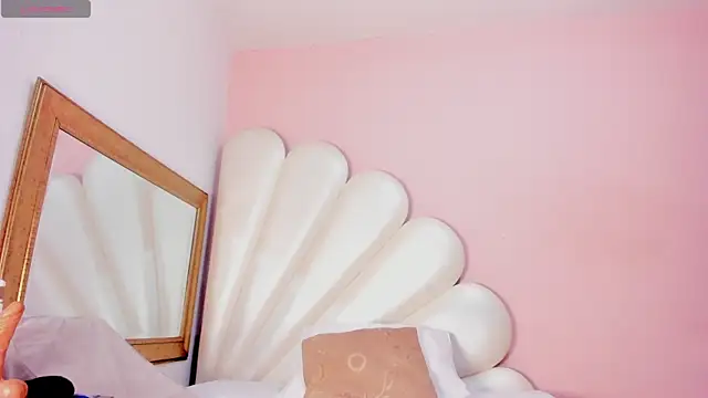 Snapshot of Ally_Parkeer_ chatting on February 1, 2025, 6:40 pm Ally Parkeer online show from February 1, 2025, 6:40 pm