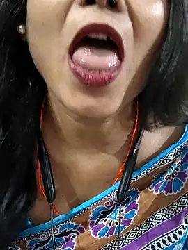 yoursweety09 online show from November 3, 2025, 8:40 am