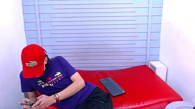 Snapshot of Eban_Dustan chatting on February 18, 2025, 10:47 pm Eban Dustan online show from February 18, 2025, 10:47 pm