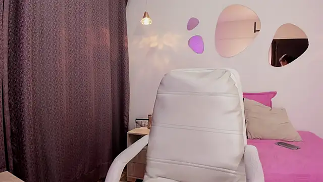 Snapshot of Vioolletta chatting on September 17, 2025, 6:54 pm Vioolletta online show from September 17, 2025, 6:54 pm