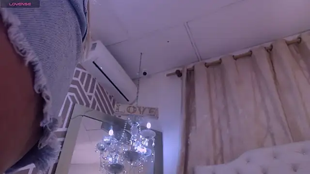 Snapshot of SashaDurante chatting on April 25, 2026, 12:19 pm SashaDurante online show from April 25, 2026, 12:19 pm