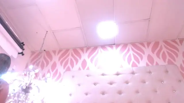 Snapshot of SashaDurante chatting on May 19, 2026, 12:45 pm SashaDurante online show from May 19, 2026, 12:45 pm