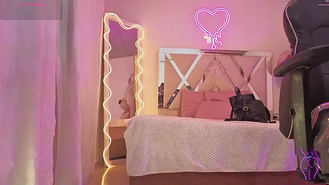 Laylafoxy tay online show from November 15, 2025, 3:32 am