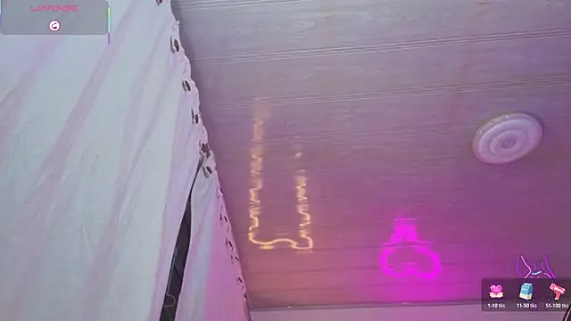 Laylafoxy tay online show from November 20, 2025, 3:51 am