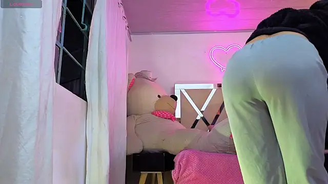 Laylafoxy tay online show from January 17, 2026, 3:21 am