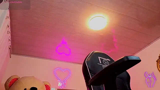 Laylafoxy tay online show from September 20, 2025, 3:22 am