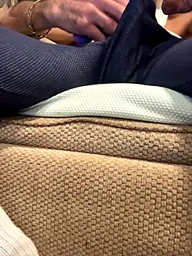 KBD85 online show from December 1, 2024, 11:10 pm