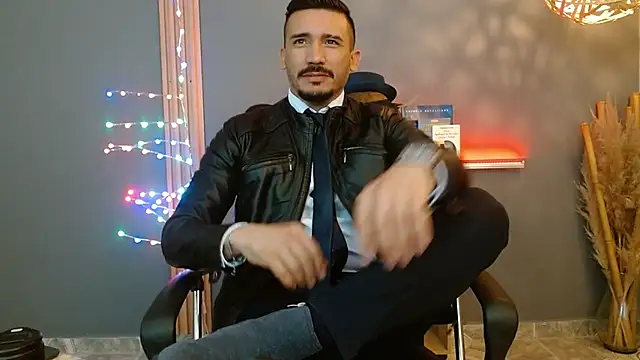 Snapshot of Reiko_85_ chatting on February 17, 2026, 2:36 pm Reiko 85 online show from February 17, 2026, 2:36 pm