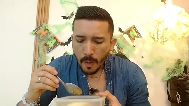 Snapshot of Reiko_85_ chatting on October 21, 2025, 2:38 pm Reiko 85 online show from October 21, 2025, 2:38 pm