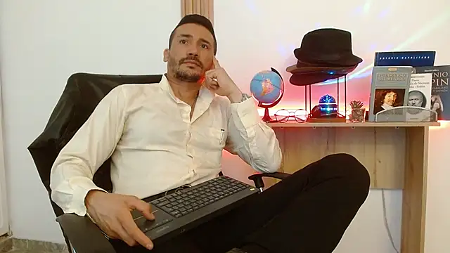 Snapshot of Reiko_85_ chatting on November 13, 2025, 3:49 pm Reiko 85 online show from November 13, 2025, 3:49 pm