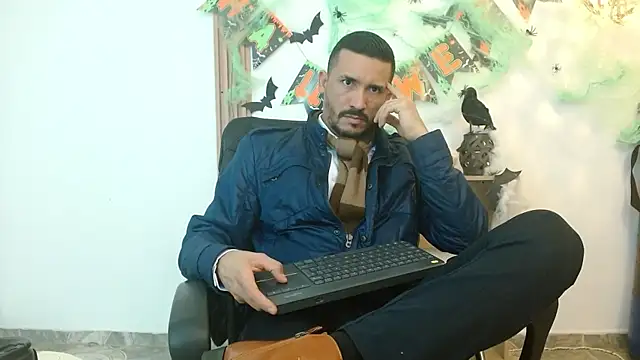 Snapshot of Reiko_85_ chatting on October 18, 2025, 7:49 pm Reiko 85 online show from October 18, 2025, 7:49 pm