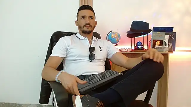 Snapshot of Reiko_85_ chatting on November 29, 2025, 7:25 pm Reiko 85 online show from November 29, 2025, 7:25 pm