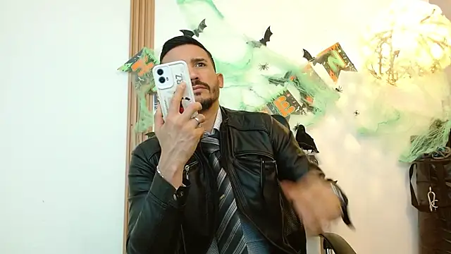 Snapshot of Reiko_85_ chatting on October 20, 2025, 7:03 pm Reiko 85 online show from October 20, 2025, 7:03 pm