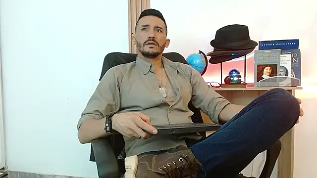 Snapshot of Reiko_85_ chatting on November 25, 2025, 2:39 pm Reiko 85 online show from November 25, 2025, 2:39 pm