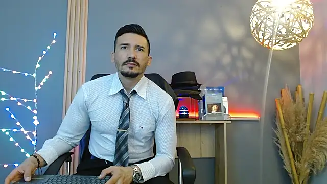 Snapshot of Reiko_85_ chatting on February 4, 2026, 2:34 pm Reiko 85 online show from February 4, 2026, 2:34 pm