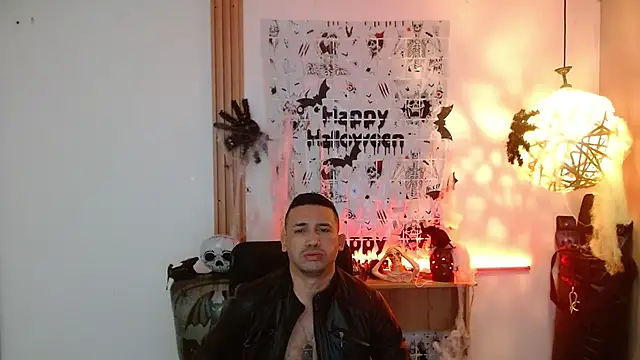 Snapshot of Reiko_85_ chatting on October 31, 2025, 12:24 pm Reiko 85 online show from October 31, 2025, 12:24 pm