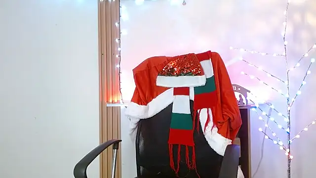 Reiko 85  online show from December 15, 2025, 2:56 pm