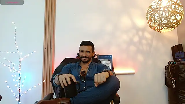 Snapshot of Reiko_85_ chatting on January 17, 2026, 7:28 pm Reiko 85 online show from January 17, 2026, 7:28 pm