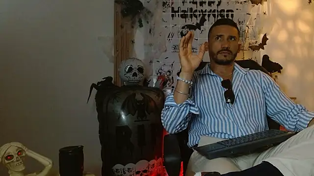 Snapshot of Reiko_85_ chatting on October 23, 2025, 7:45 pm Reiko 85 online show from October 23, 2025, 7:45 pm