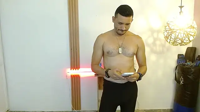 Snapshot of Reiko_85_ chatting on November 7, 2025, 2:32 pm Reiko 85 online show from November 7, 2025, 2:32 pm