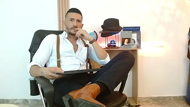 Snapshot of Reiko_85_ chatting on November 22, 2025, 7:57 pm Reiko 85 online show from November 22, 2025, 7:57 pm