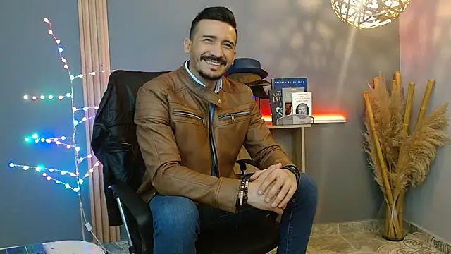 Snapshot of Reiko_85_ chatting on February 21, 2026, 7:16 pm Reiko 85 online show from February 21, 2026, 7:16 pm