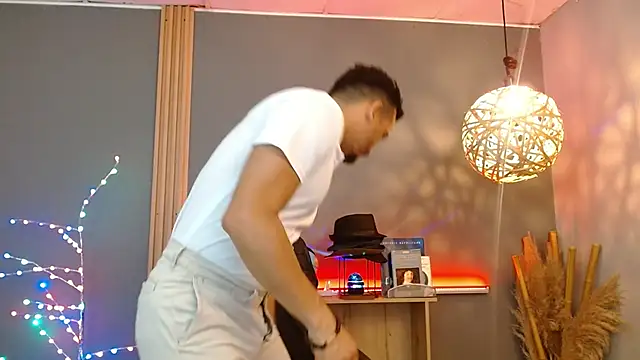 Snapshot of Reiko_85_ chatting on February 5, 2026, 2:35 pm Reiko 85 online show from February 5, 2026, 2:35 pm