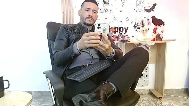 Snapshot of Reiko_85_ chatting on October 27, 2025, 2:40 pm Reiko 85 online show from October 27, 2025, 2:40 pm