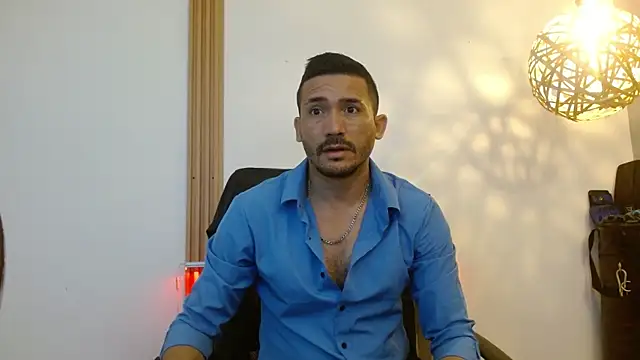 Snapshot of Reiko_85_ chatting on November 10, 2025, 2:44 pm Reiko 85 online show from November 10, 2025, 2:44 pm