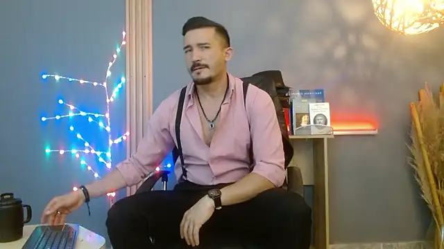 Snapshot of Reiko_85_ chatting on February 2, 2026, 8:19 pm Reiko 85 online show from February 2, 2026, 8:19 pm