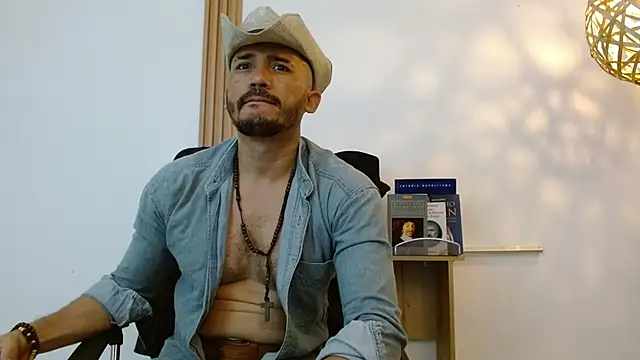 Snapshot of Reiko_85_ chatting on November 21, 2025, 2:49 pm Reiko 85 online show from November 21, 2025, 2:49 pm