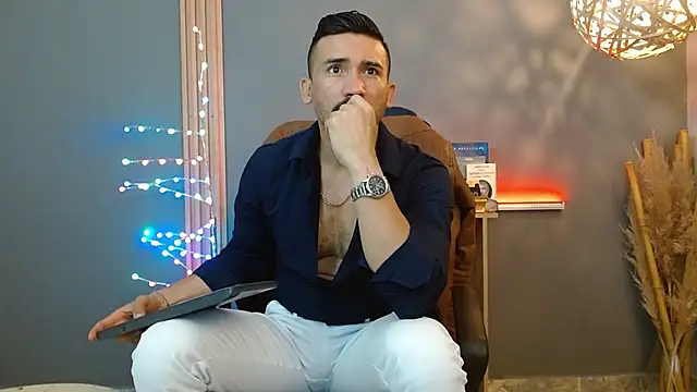 Snapshot of Reiko_85_ chatting on February 18, 2026, 2:35 pm Reiko 85 online show from February 18, 2026, 2:35 pm