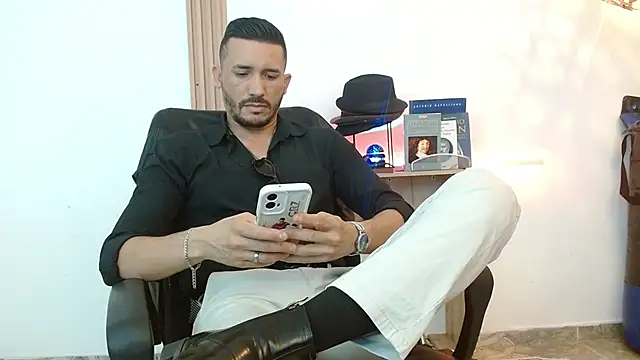 Snapshot of Reiko_85_ chatting on November 24, 2025, 3:01 pm Reiko 85 online show from November 24, 2025, 3:01 pm