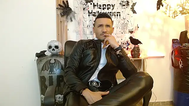 Snapshot of Reiko_85_ chatting on November 1, 2025, 7:41 pm Reiko 85 online show from November 1, 2025, 7:41 pm