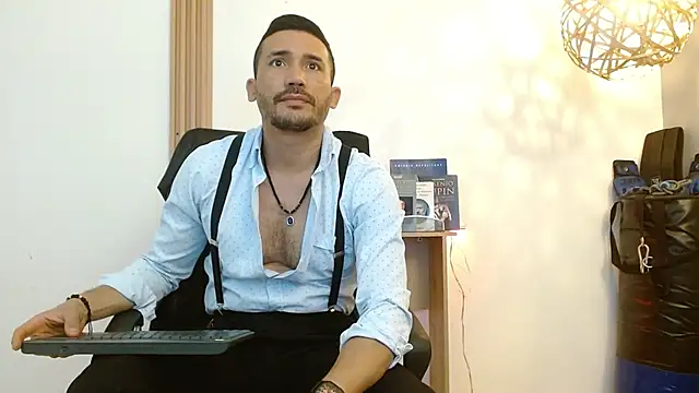 Snapshot of Reiko_85_ chatting on November 11, 2025, 2:56 pm Reiko 85 online show from November 11, 2025, 2:56 pm