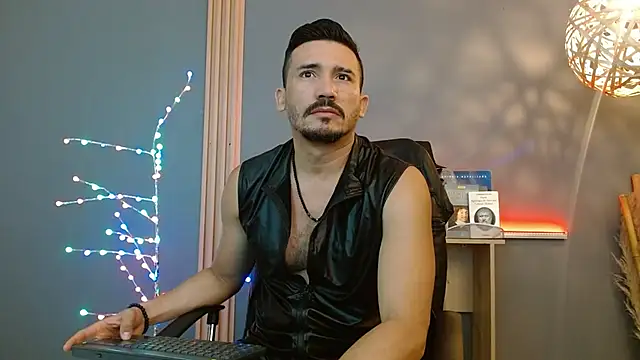 Snapshot of Reiko_85_ chatting on February 3, 2026, 2:33 pm Reiko 85 online show from February 3, 2026, 2:33 pm