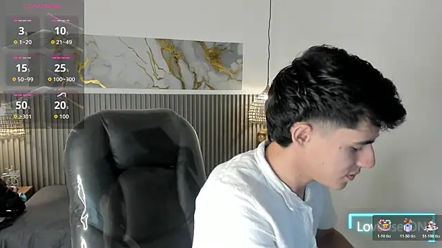 Snapshot of Dyla_n18 chatting on April 25, 2026, 9:01 pm Dyla n18 online show from April 25, 2026, 9:01 pm
