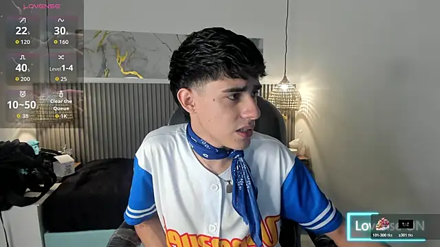 Snapshot of Dyla_n18 chatting on May 9, 2026, 8:34 pm Dyla n18 online show from May 9, 2026, 8:34 pm