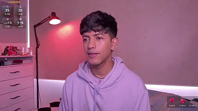 teobowny  online show from October 4, 2025, 1:34 pm