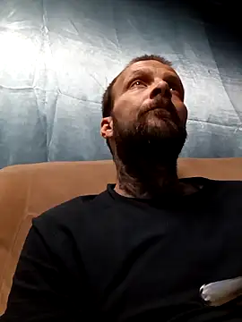 Whipit323 online show from April 19, 2026, 2:34 am