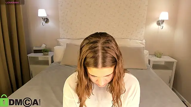 Jennifer Wadee online show from April 21, 2026, 12:01 am